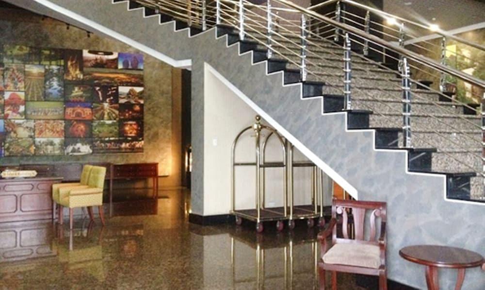 Baguio Crown Legacy Hotel Baguio City Екстер'єр фото